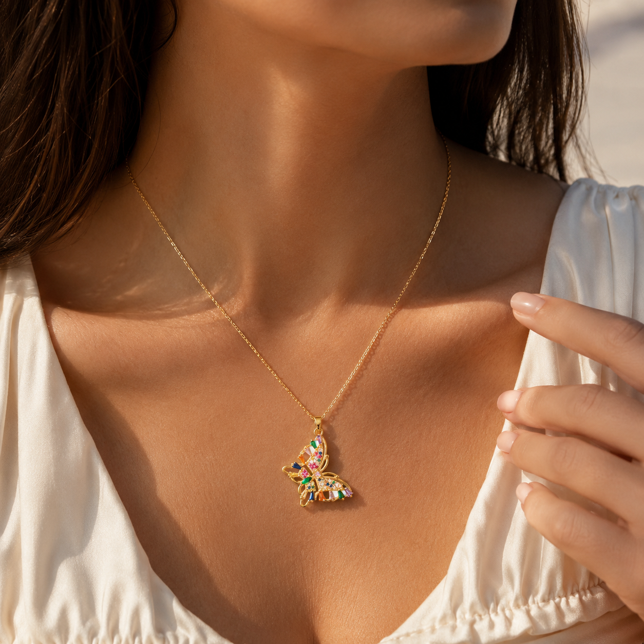 Mona Loba Free Spirit Butterfly renkli taşlı kelebek kolye model görseli
